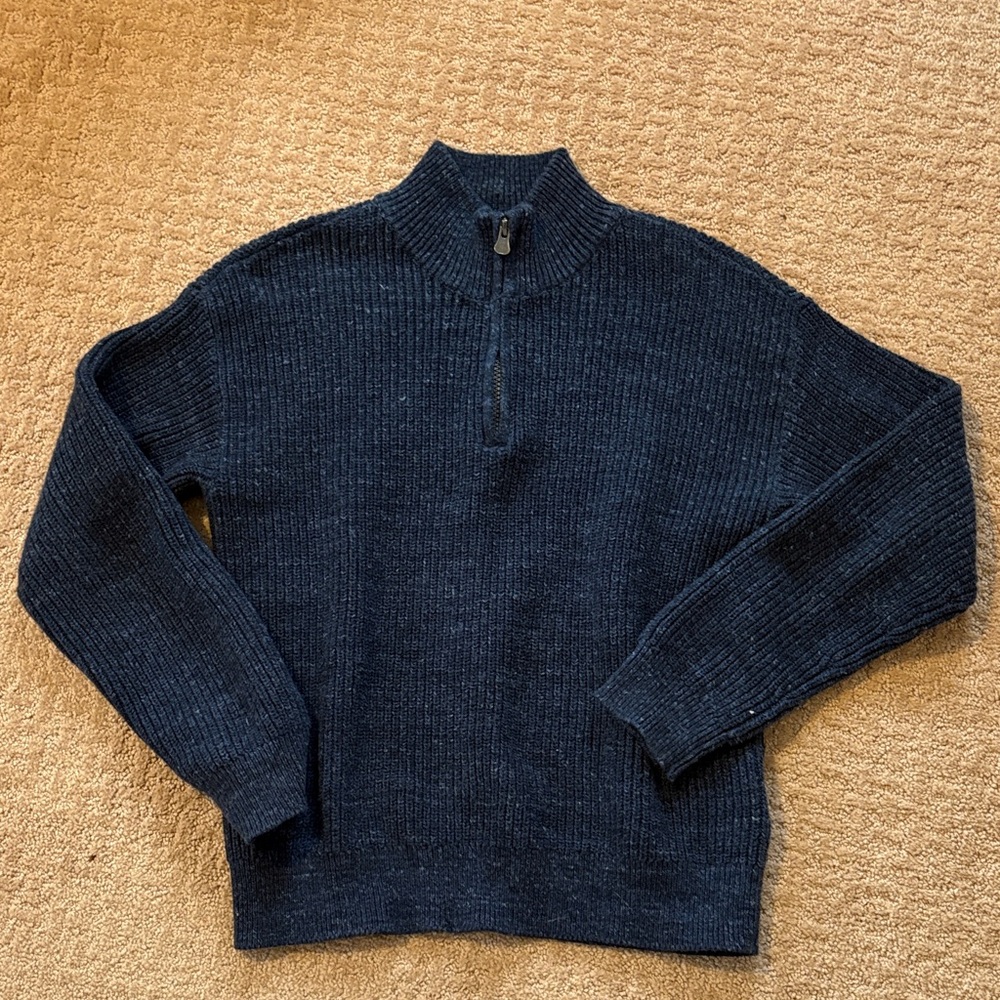 Like new gap boys Navy Half-Zip Sweater, size XL